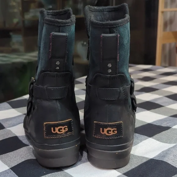 UGG Simmens Boots - Picture 7 of 9